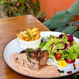 สเต็กหมูนุ่มครีมซอสไข่กุ้ง