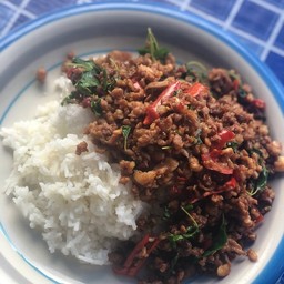 กระเพราหมูสับ