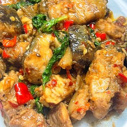 กะเพราเนื้อปลาดุก