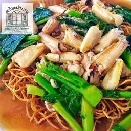 ราดหน้าหมี่กรอบปูจ๋า