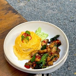 ข้าวไข่ข้นปลากระพงผัดฉ่า