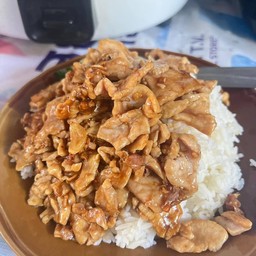 หมูกะเทียม