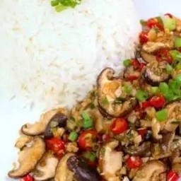 เห็ดหอมคั่วพริกเกลือราดข้าวมังสวิรัติ