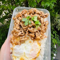 ข้าวเนื้อกระเทียม+ไข่ดาว