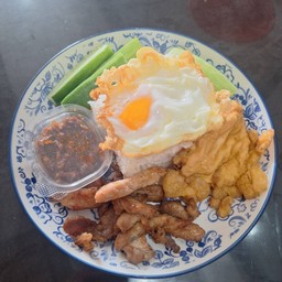 ข้าวน้ำพริกผัดจัดเต็ม