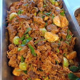 ข้าวแกงหน้าตึกเขียว