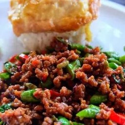 ข้าวราดกะเพราหมู/ไก่