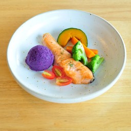SALMON X PURPLE BALANCE แซลมอนย่างเสิร์ฟคู่มันม่วงบด