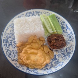 ข้าวน้ำพริกผัดไข่เขียว