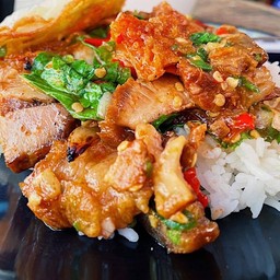 กระเพราหมูกร๊อบกรอบ