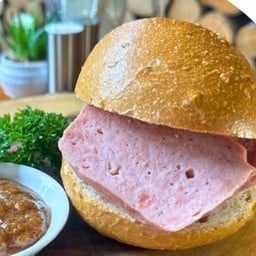 Bavarian meatloaf bun