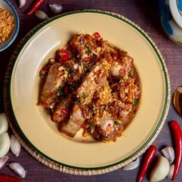 หมูกรอบคั่วพริกเกลือ (กับข้าว)