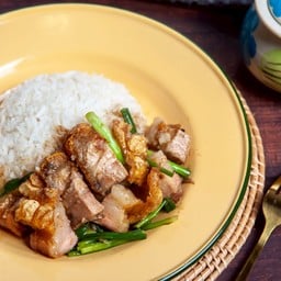 หมูกรอบผัดพริกไทยดำ