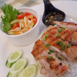 ตำไทยข้าวไก่ย่างจิ้มแจ่ว