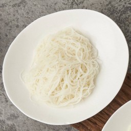 เส้นหมี่ขาว