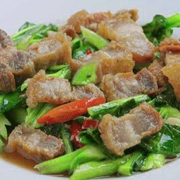 คะน้าหมูกรอบเป็นกับข้าว