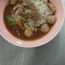 เส้นหมี่ลูกชิ้นเนื้อเปื่อย