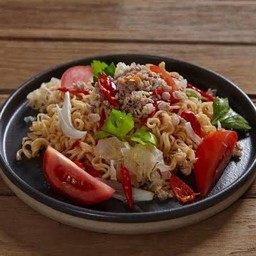 ยำมาม่าหมูสับ