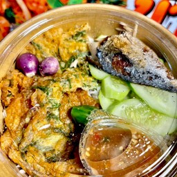 ข้าวน้ำกะปิปลาทู