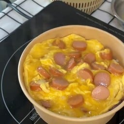 ข้าวไข่ข้นไส้กรอก