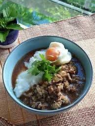 ข้าวต้มไก่ซีอิ้ว + ไข่ลวก