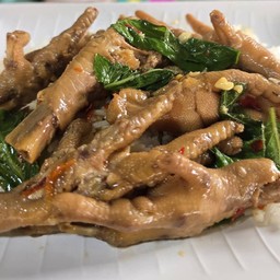 ข้าวกระเพราขาไก่ตุ๋นรสเด็ด