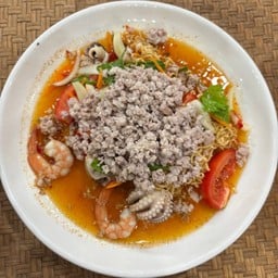 ยำมาม่าหมูสับ