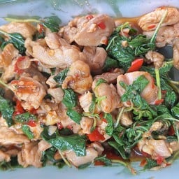 กะเพราไก่เป็นกับข้าว