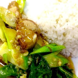 ข้าวคะน้าหมูกรอบ