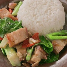 ข้าวคะน้า หมูกรอบ