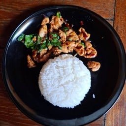 ครัวตรีทิพย์กะเพราพริกแห้ง&กว๋ยเตียวหมูต้มยำโบราณ