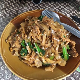 ผัดชีอิ๊วหมู