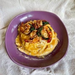 ข้าวไข่ข้นกระเพรากุ้ง