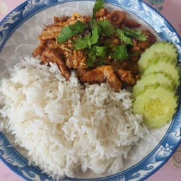 ข้าวหมูกระเทียม