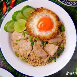 ข้าวผัดหมูกรอบ