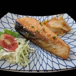 ปลาแซลมอนย่างเกลือ