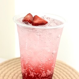 สตอเบอรี่โซดา