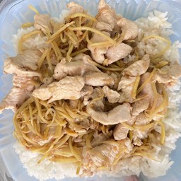 ไก่ผัดขิง