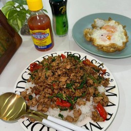 กระเพราหมูสับ