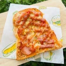 ปังชีสฉ่ำหน้า แฮมไส้กรอกข้าวโพด