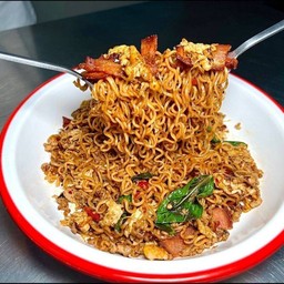 ผัดมาม่ากะเพรา