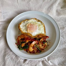 ข้าวกระเพรากุ้ง