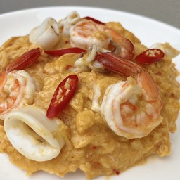 ข้าวไข่ข้นซอสสุกี้ทะเล