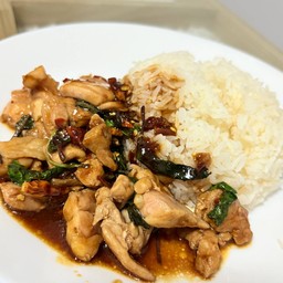 ข้าวกะเพราไก่ พริกเเห้ง