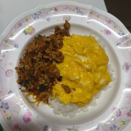 ข้าวกระเพราไข่ข้น ขนม นม เนย