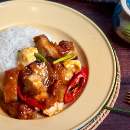 หมูกรอบผัดไข่เค็ม