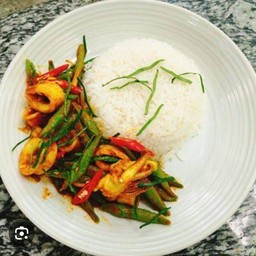 ข้าวเครื่องแกงปลาหมึก