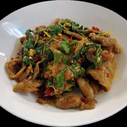 หมูนุ่มกระเพราไข่เยี่ยวม้า ถุงละ