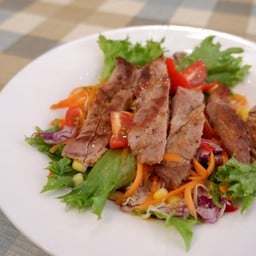 ยำสลัดหมูย่าง