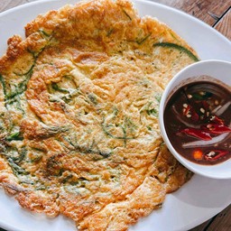 ข้าวราดไข่เจียวชะอมพร้อมกะปิขยำหมูสับ